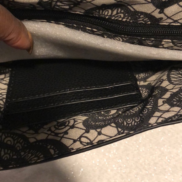 CARLOS SANTANA Envelop Elegant Bag. NWT! 11.5 across x 7.5“ lenght - Picture 6 of 8